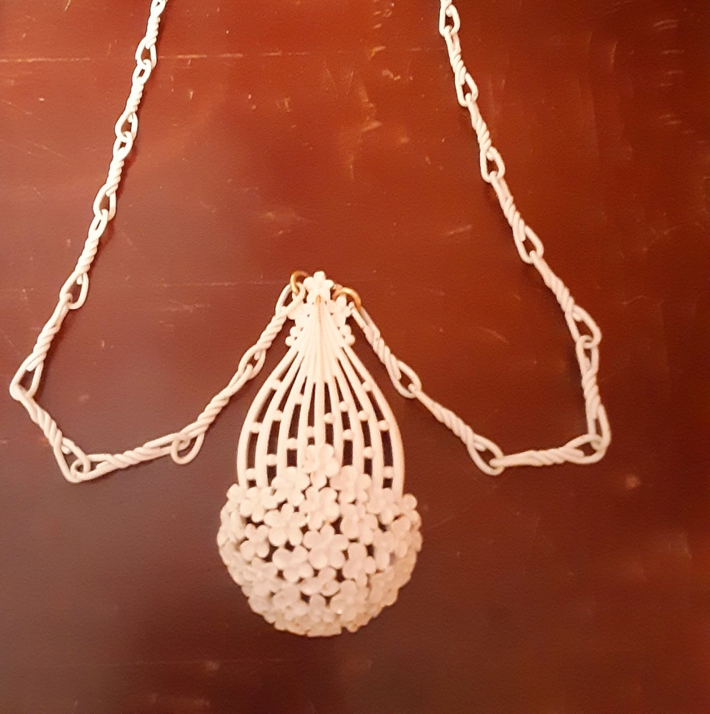 Monet 1960s enamel metal necklace